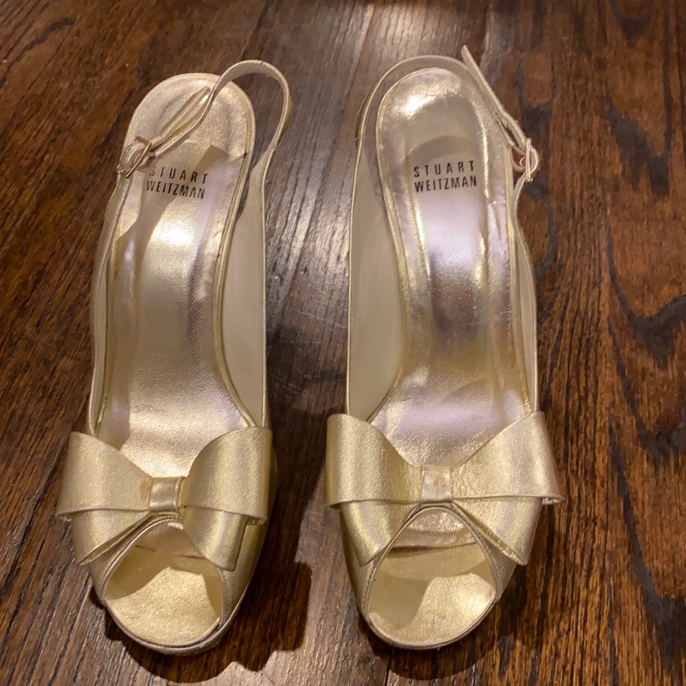 Stuart Weitzman Metallic Gold Bow Slingback Peep-Toe Heels